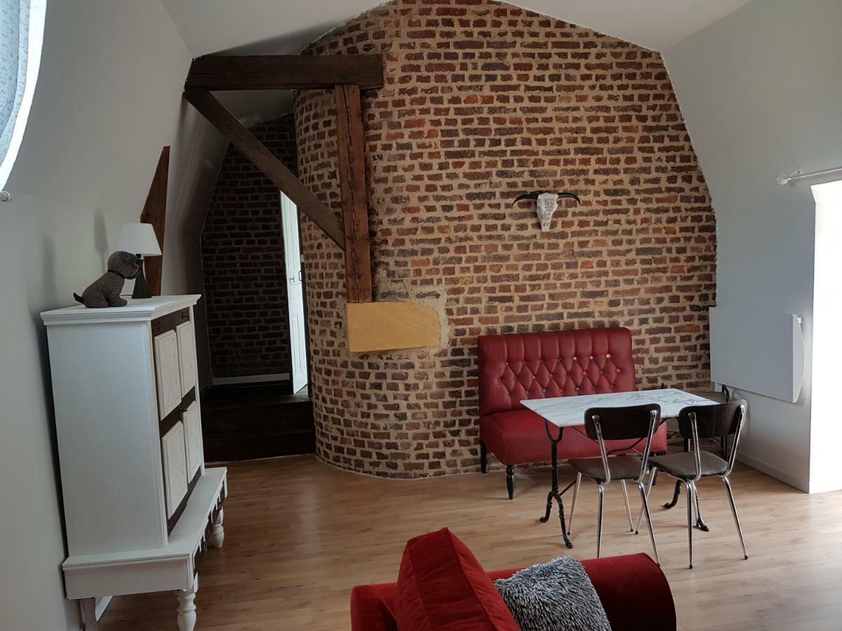 Appartement Atypique - 2 Chambres - Rue Calme Dans Centre Ville Sedan Eksteriør bilde