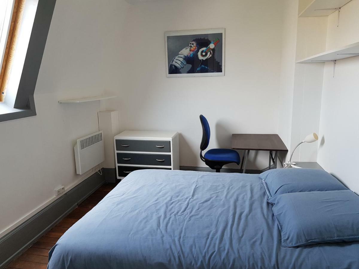 Appartement Atypique - 2 Chambres - Rue Calme Dans Centre Ville Sedan Eksteriør bilde